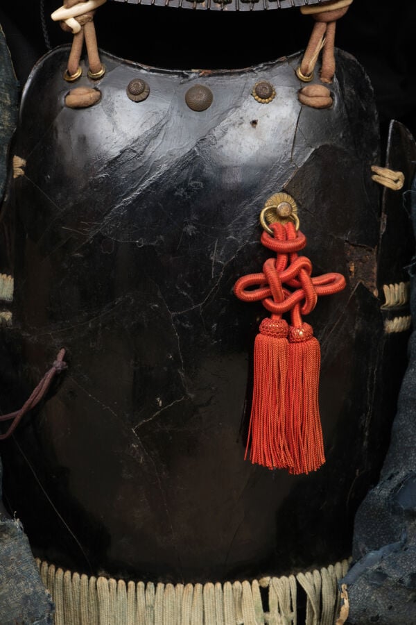JAPON.- XIXe siècle. - ARMURE japonaise laquée noire (yoroi) (kuro'urushinuri n…