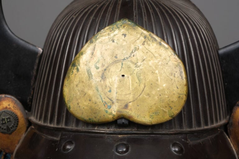 JAPON - XIXème siècle - CASQUE kabuto suji'bachi (casque à crêtes )entièrement…