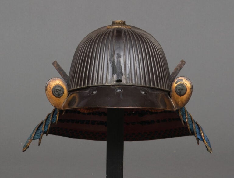 JAPON - XIXème siècle - CASQUE kabuto suji'bachi (casque à crêtes )entièrement…