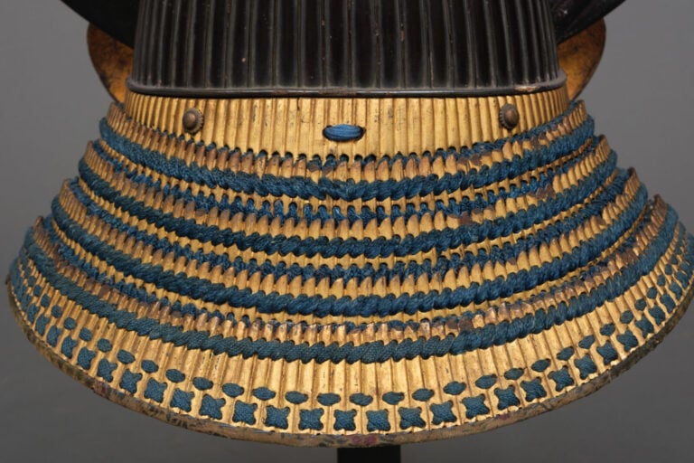 JAPON - XIXème siècle - CASQUE kabuto suji'bachi (casque à crêtes )entièrement…