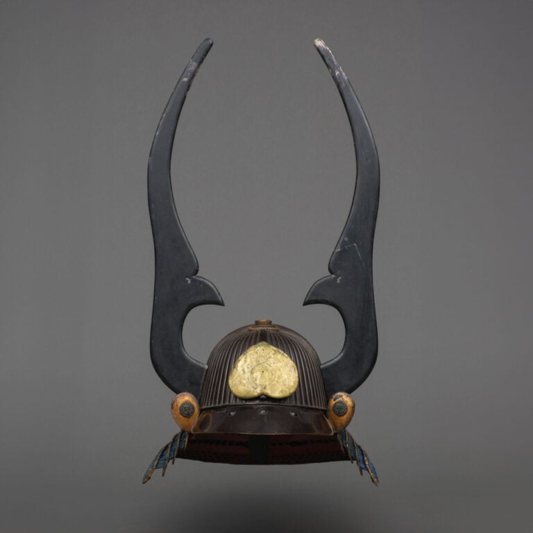 JAPON - XIXème siècle - CASQUE kabuto suji'bachi (casque à crêtes )entièrement…