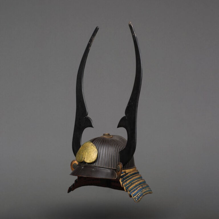 JAPON - XIXème siècle - CASQUE kabuto suji'bachi (casque à crêtes )entièrement…
