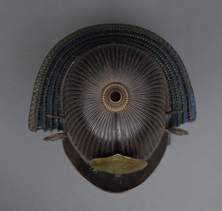 JAPON - XIXème siècle - CASQUE kabuto suji'bachi (casque à crêtes )entièrement…