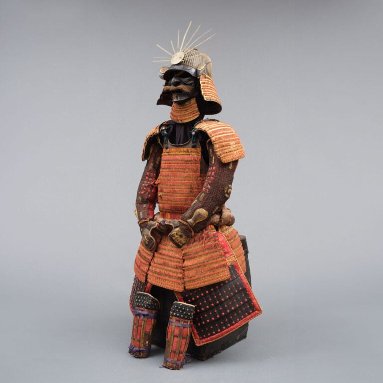 JAPON - XIXème siècle - Grande ARMURE dorée de la période Edo avec des cordons…