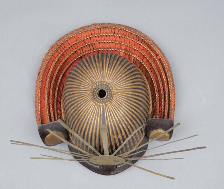 JAPON - XIXème siècle - Grande ARMURE dorée de la période Edo avec des cordons…