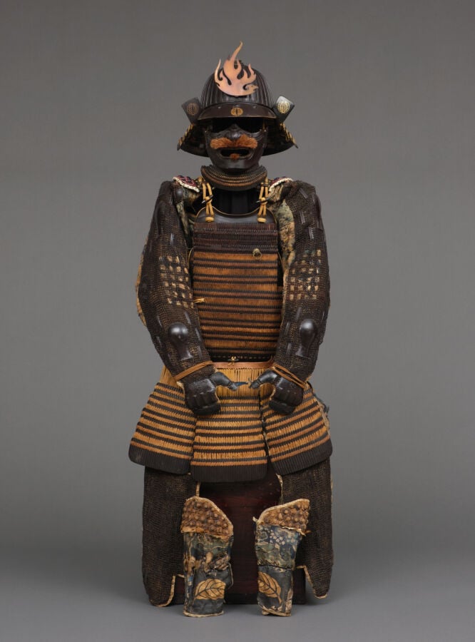 JAPON - XIXème siècle - Important ensemble de DEUX ARMURES (yoroi), avec DEUX H…
