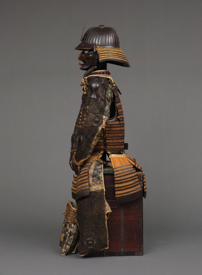 JAPON - XIXème siècle - Important ensemble de DEUX ARMURES (yoroi), avec DEUX H…