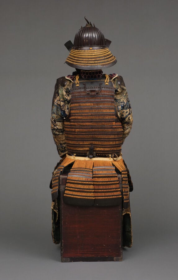 JAPON - XIXème siècle - Important ensemble de DEUX ARMURES (yoroi), avec DEUX H…