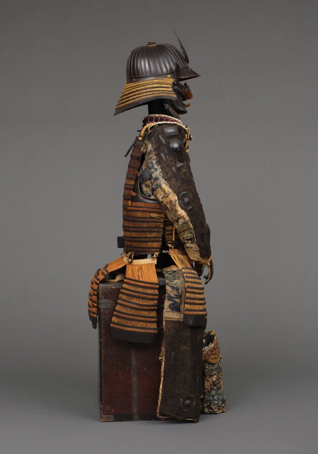 JAPON - XIXème siècle - Important ensemble de DEUX ARMURES (yoroi), avec DEUX H…