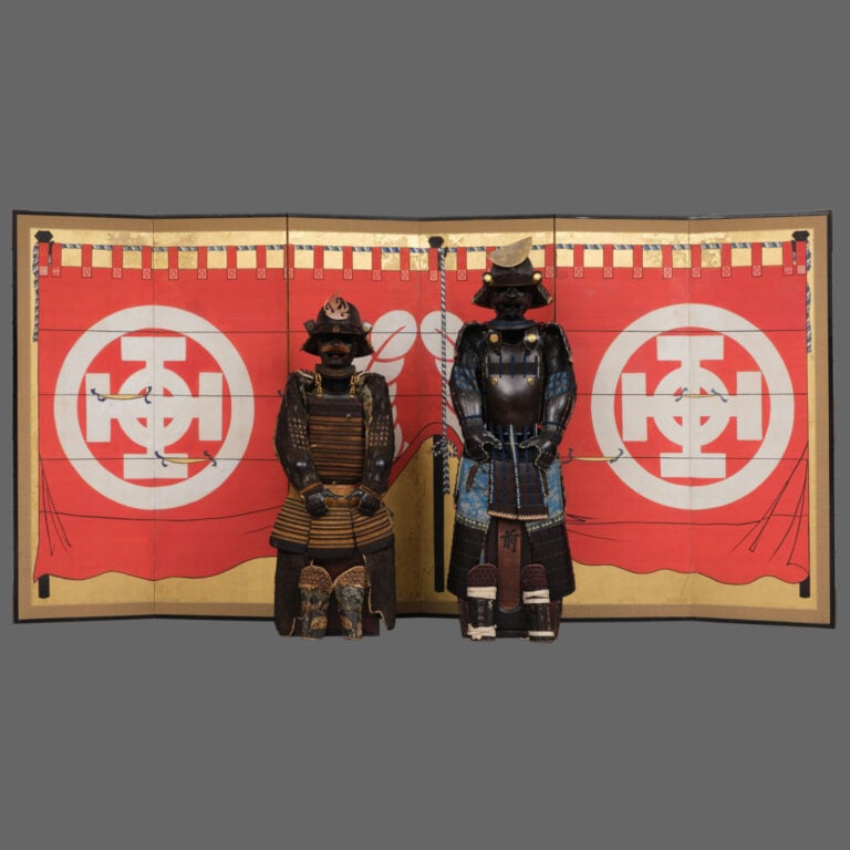 JAPON - XIXème siècle - Important ensemble de DEUX ARMURES (yoroi), avec DEUX H…