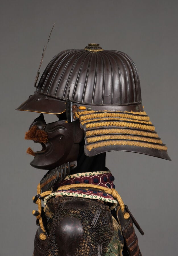 JAPON - XIXème siècle - Important ensemble de DEUX ARMURES (yoroi), avec DEUX H…