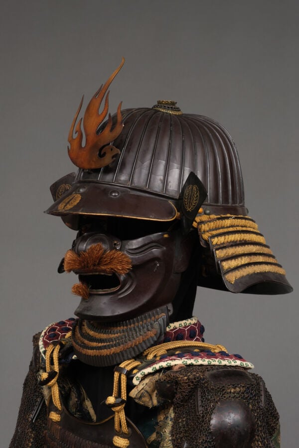 JAPON - XIXème siècle - Important ensemble de DEUX ARMURES (yoroi), avec DEUX H…