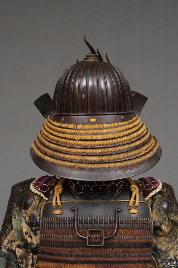 JAPON - XIXème siècle - Important ensemble de DEUX ARMURES (yoroi), avec DEUX H…