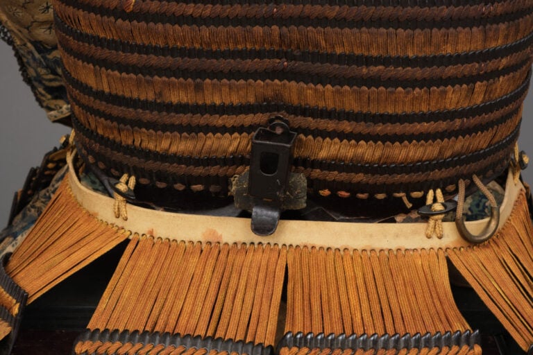JAPON - XIXème siècle - Important ensemble de DEUX ARMURES (yoroi), avec DEUX H…