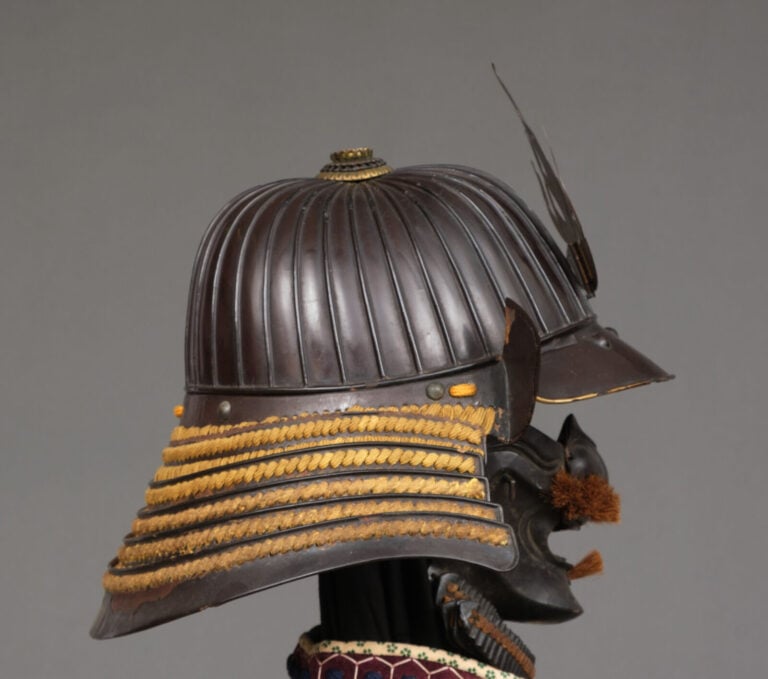 JAPON - XIXème siècle - Important ensemble de DEUX ARMURES (yoroi), avec DEUX H…
