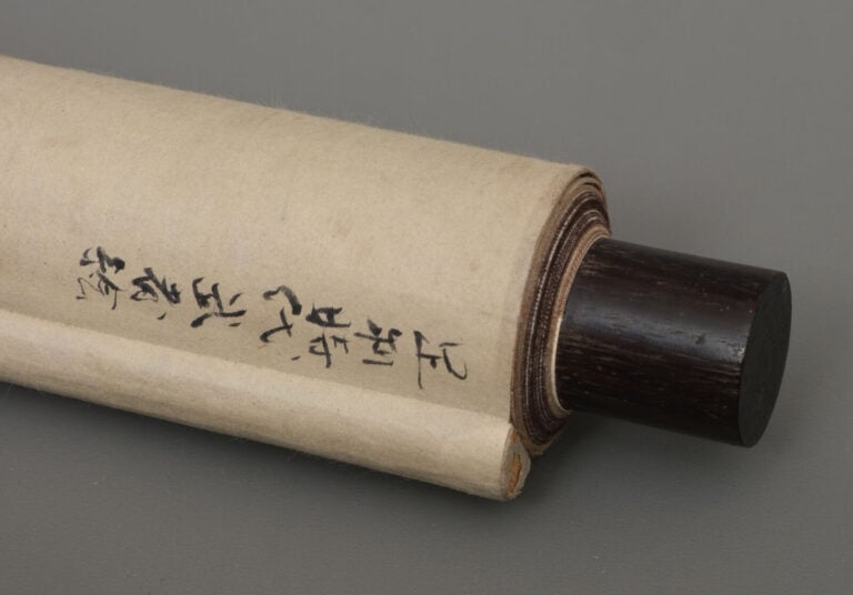 JAPON - XVIIIe siècle (période Edo) - ROULEAU suspendu kakejiku 掛け軸 à décor d'u…
