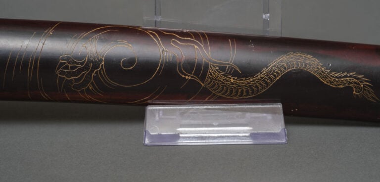JAPON. XVIIIe siècle (période Edo) - SABRE Wakizashi Shinto en koshirae laqué m…