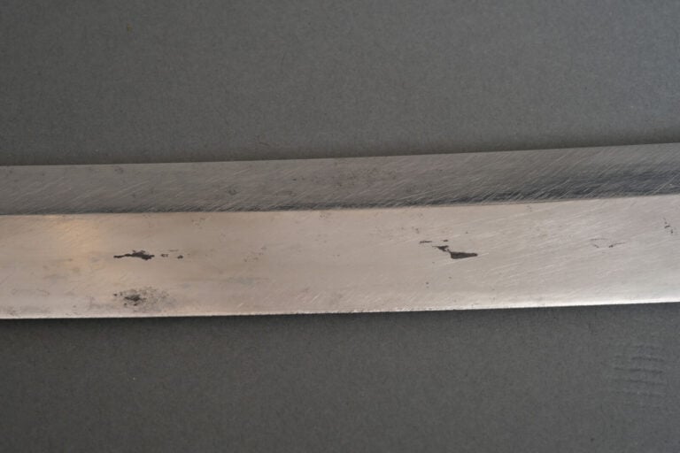 JAPON. XVIIIe siècle (période Edo) - SABRE Wakizashi Shinto en koshirae laqué m…