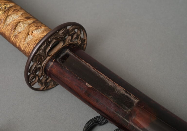 JAPON. XVIIIe siècle (période Edo) - SABRE Wakizashi Shinto en koshirae laqué m…