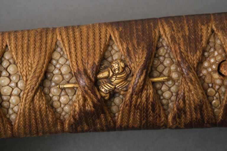 JAPON. XVIIIe siècle (période Edo) - SABRE Wakizashi Shinto en koshirae laqué m…