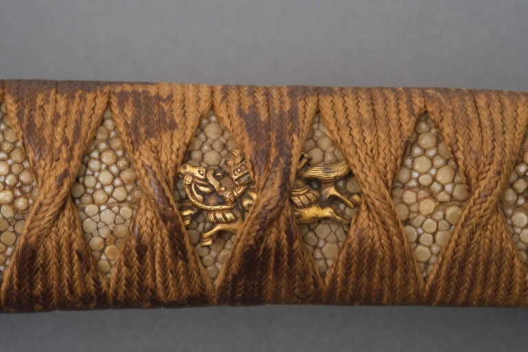 JAPON. XVIIIe siècle (période Edo) - SABRE Wakizashi Shinto en koshirae laqué m…