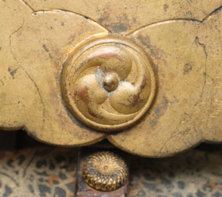 JAPON- XVIII/XIXème siècle - CASQUE suji'bachi kabuto signé, surmonté d'un maed…