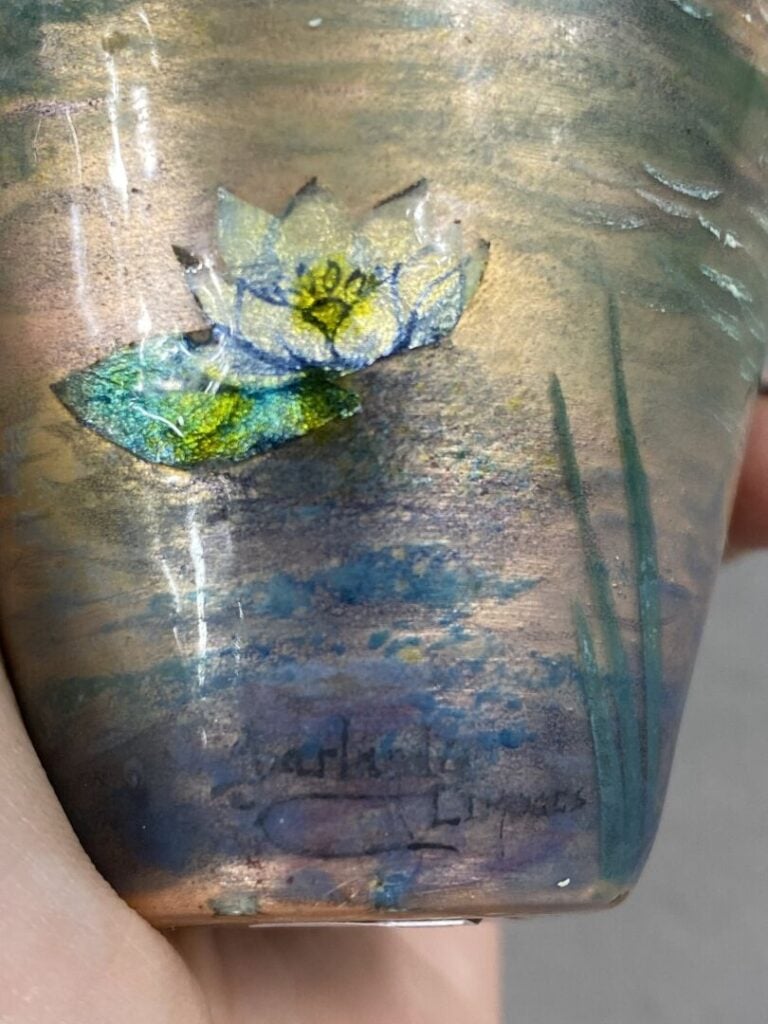 Jules SARLANDIE (1874-1936) à LIMOGES - Petit vase en cuivre à décor émaillé de…