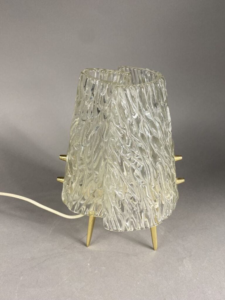 KALMAR Julius Theodor (1884-1968), attribué à - Lampe à poser en verre et laito…