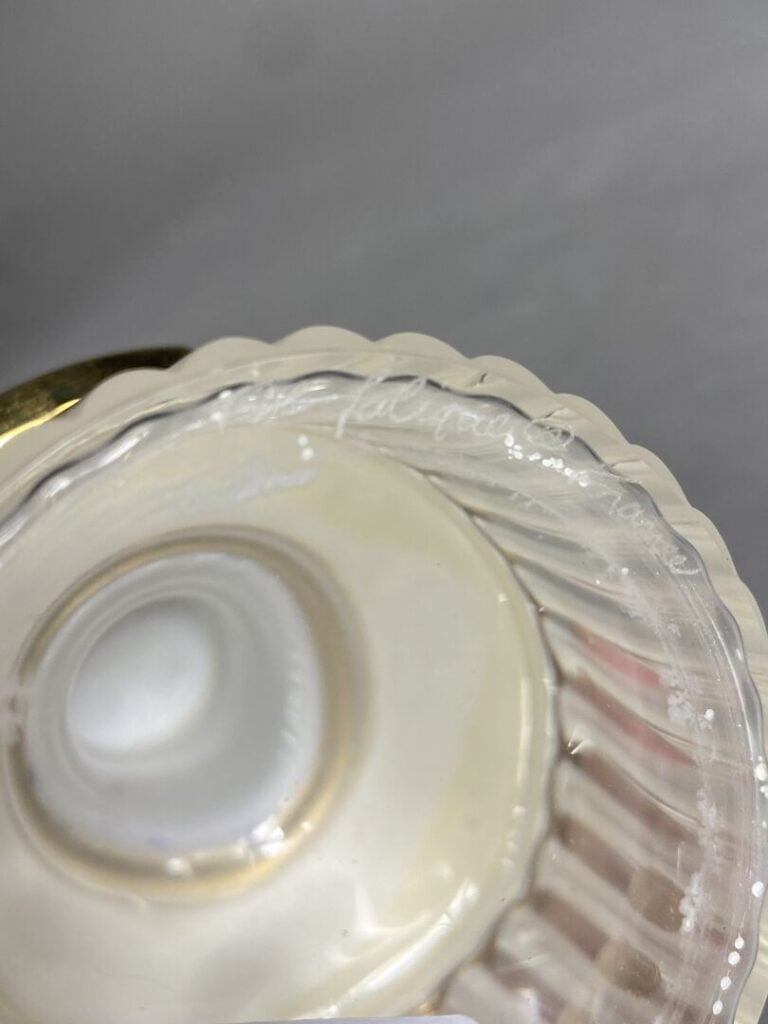 LALIQUE - Modèle « Le faune » - Flacon mascotte en cristal incolore moulé-press…