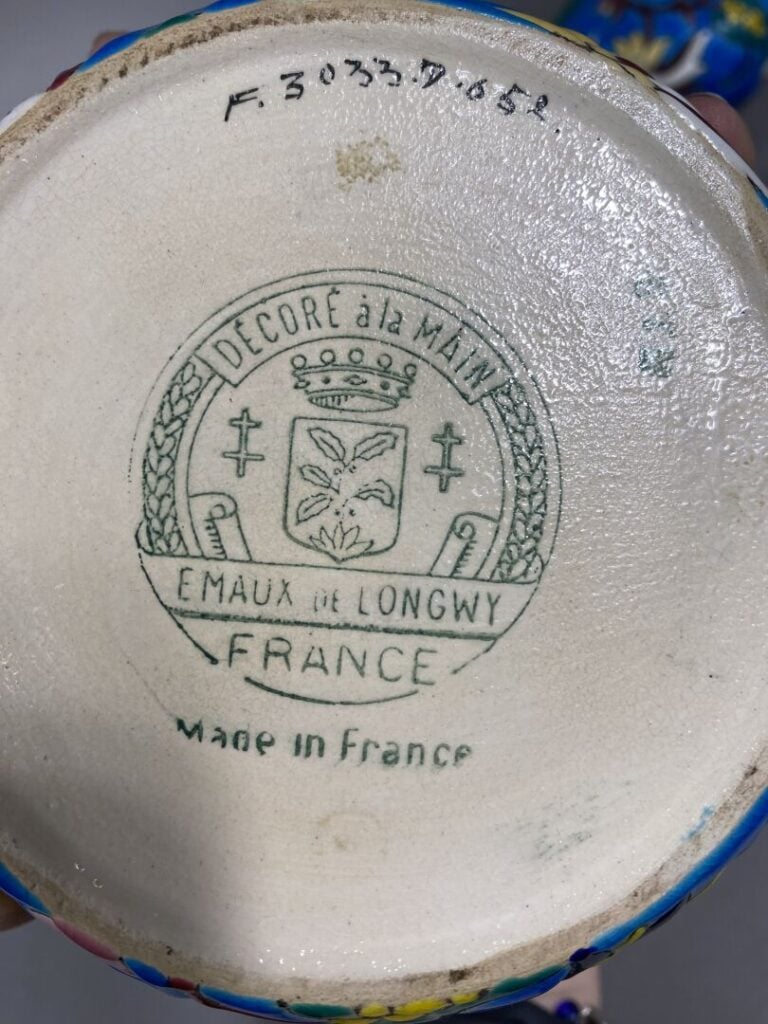 LONGWY - Ensemble de deux boites rondes en faïence émaillée à décor floral su r…