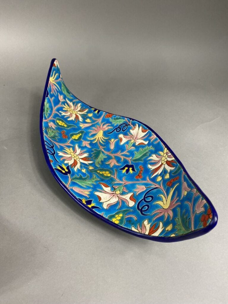 LONGWY - Ensemble de deux coupes ou vides-poches en faience émaillée à décor de…