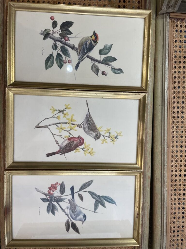 Lot de bibelots courants comprenant des plaques en porcelaine à décor de person…