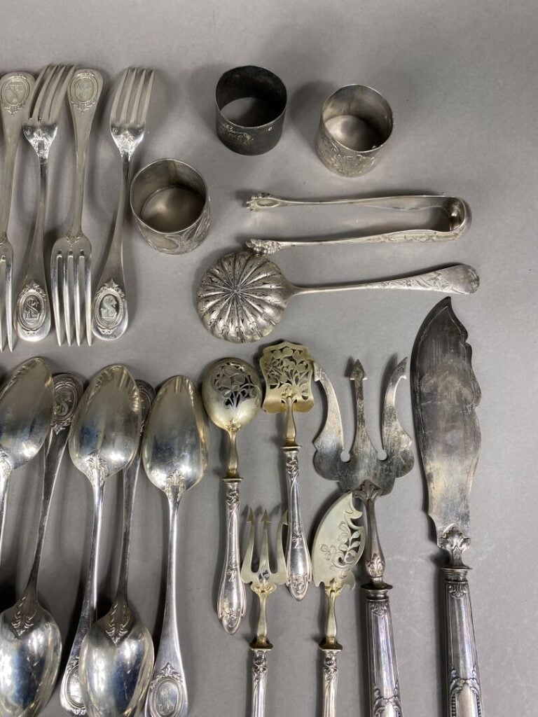 Lot de couverts et ronds de serviette en argent (925) et argent fourré comprena…