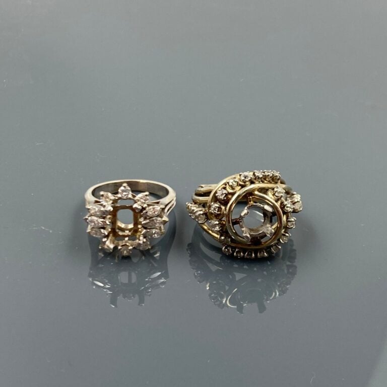 Lot de deux MONTURES DE BAGUE en or blanc 750 ‰) serti de brillants : - Un de f…