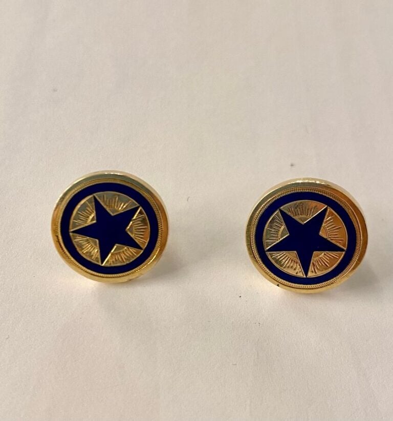Lot en or jaune comprenant : - - Porte-mine en or jaune (585 ‰). Poids brut : 1…