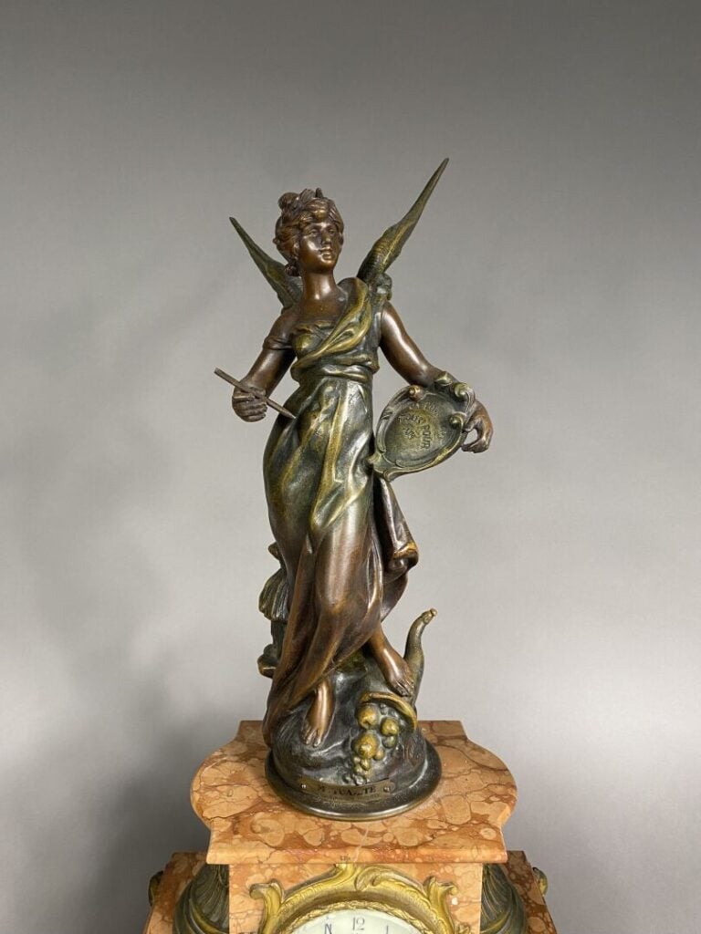 Louis MOREAU (1883-1958), d'après - Garniture de cheminée en régule et marbre r…