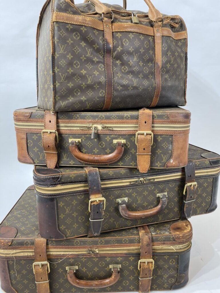 LOUIS VUITTON - Ensemble de bagages en toile Monogram et cuir naturel comprenan…