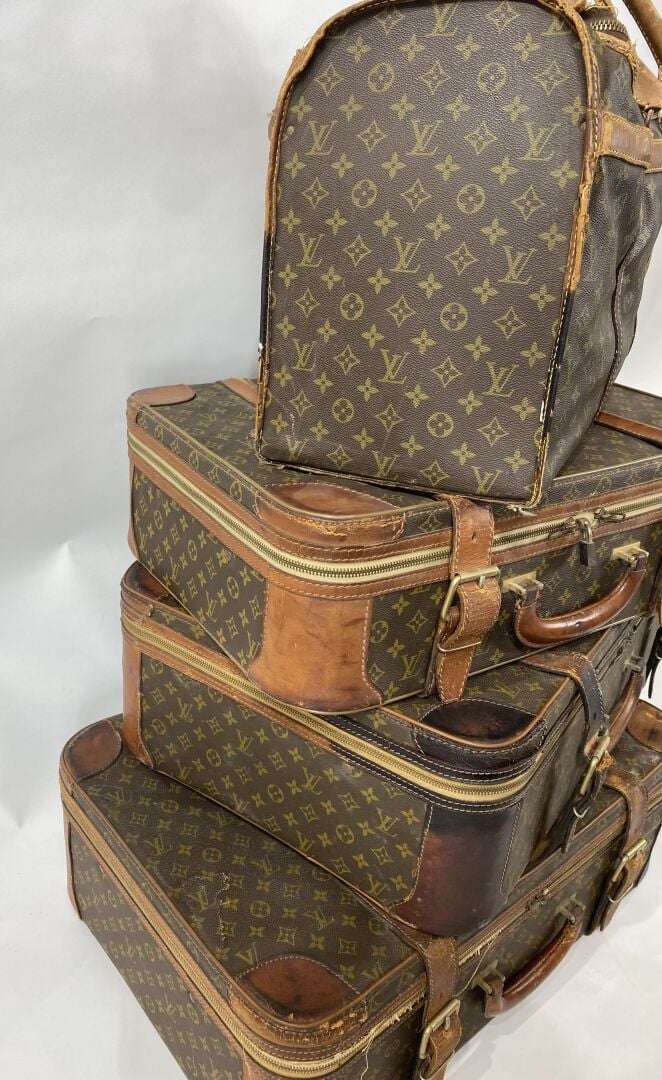LOUIS VUITTON - Ensemble de bagages en toile Monogram et cuir naturel comprenan…