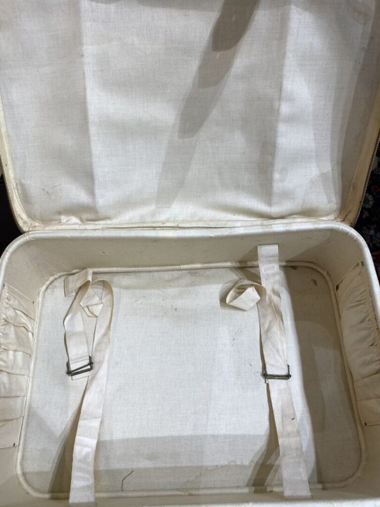 LOUIS VUITTON - Ensemble de bagages en toile Monogram et cuir naturel comprenan…
