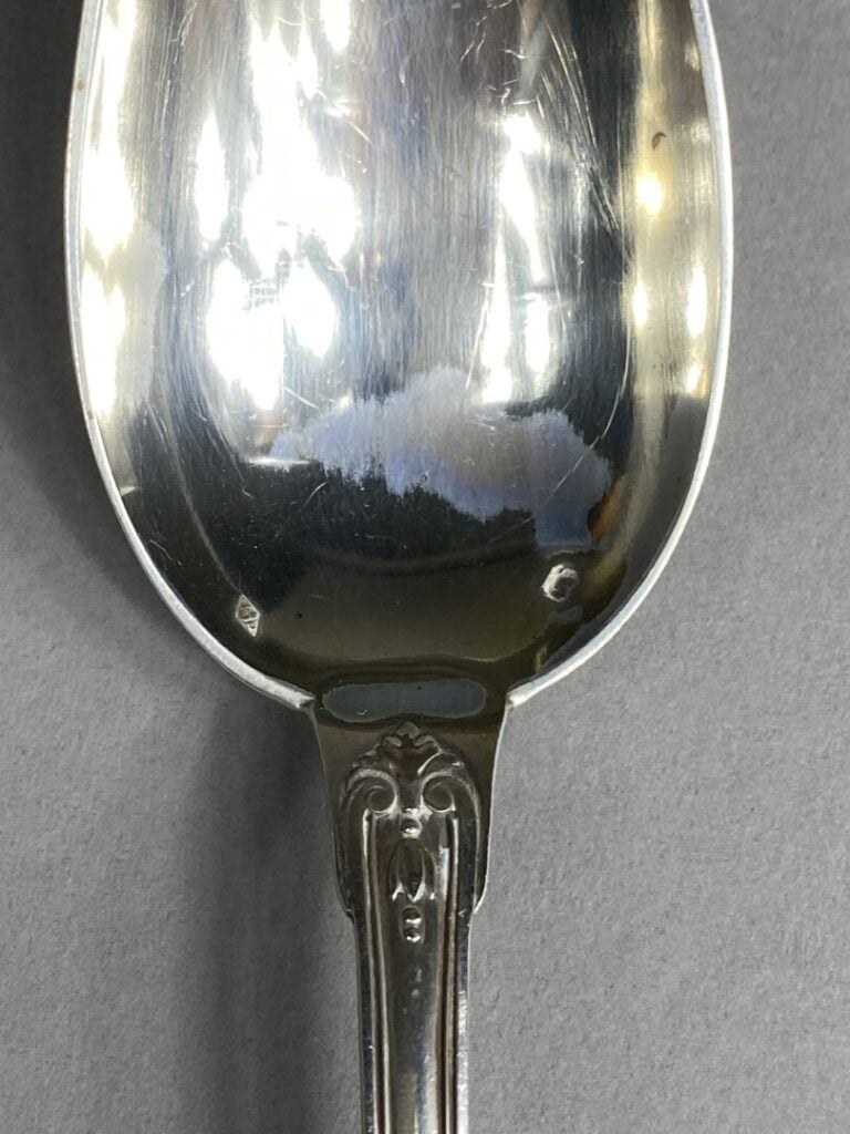 Maison PUIFORCAT - Ensemble de douze grandes cuillères en argent (925) à décor…