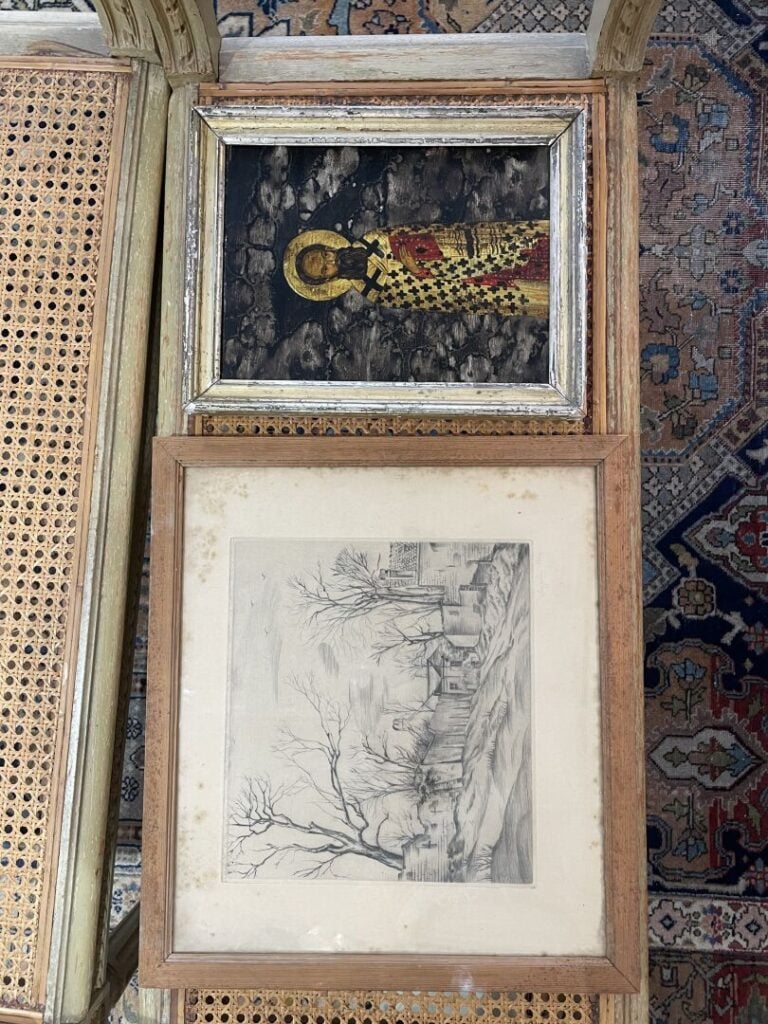Mannette de tableaux et pièces encadrées divers comprenant paysage de campagne,…