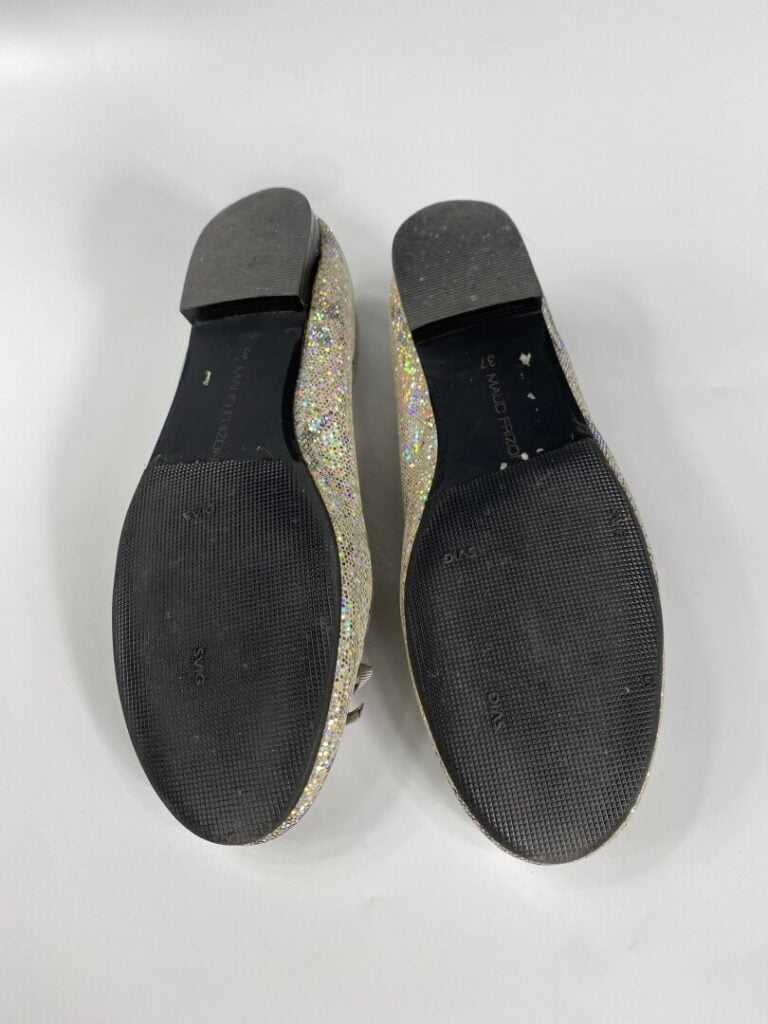 MAUD FRIZON - Paire de ballerines à paillettes iridescentes et gros grain gris…