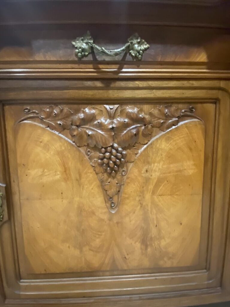 * Mobilier de salle à manger d'époque Art nouveau vers 1910 comprenant : - -un…