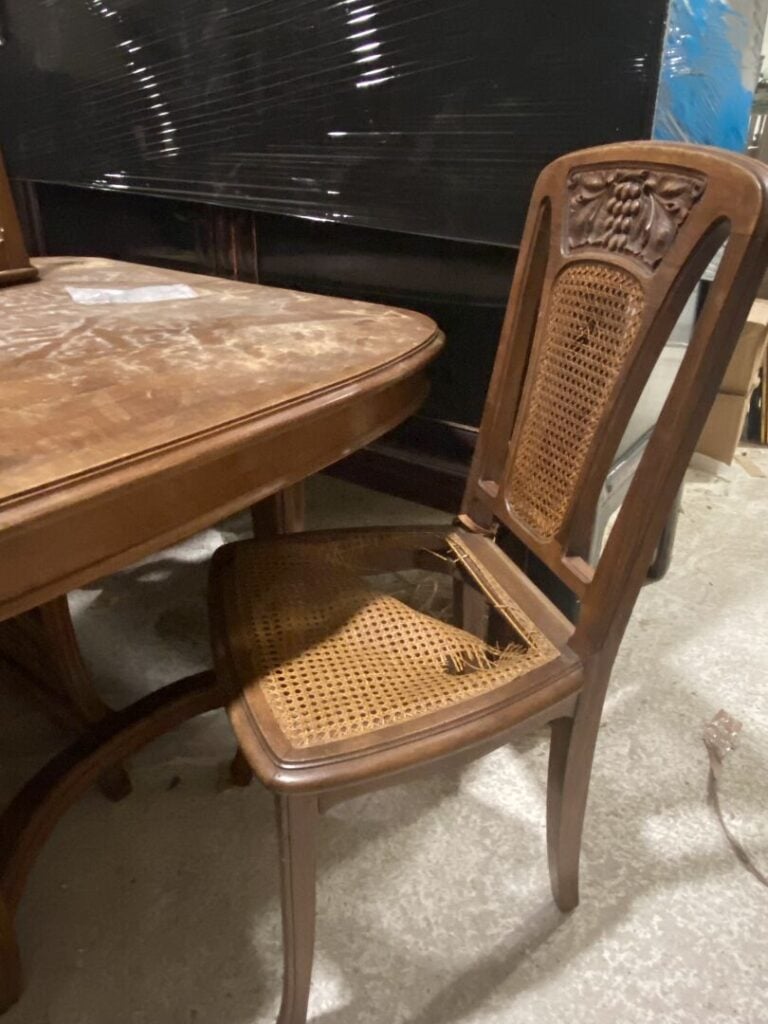 * Mobilier de salle à manger d'époque Art nouveau vers 1910 comprenant : - -un…