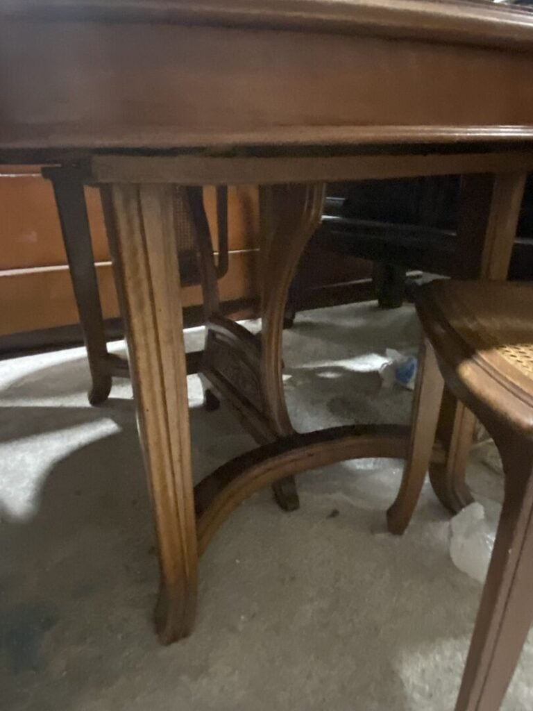 * Mobilier de salle à manger d'époque Art nouveau vers 1910 comprenant : - -un…