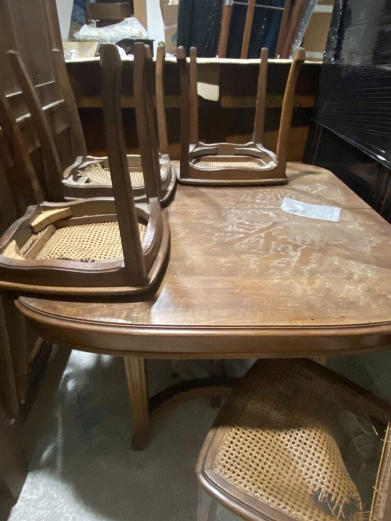 * Mobilier de salle à manger d'époque Art nouveau vers 1910 comprenant : - -un…