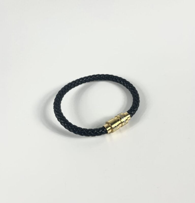 MONTBLANC - Bracelet en cuir tressé noir, le fermoir en métal doré aimanté - D:…