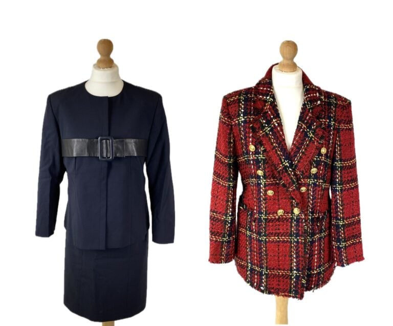 PAULE KA, ANONYME - Ensemble en crêpe de laine marine : Veste agrémenté d'un em…