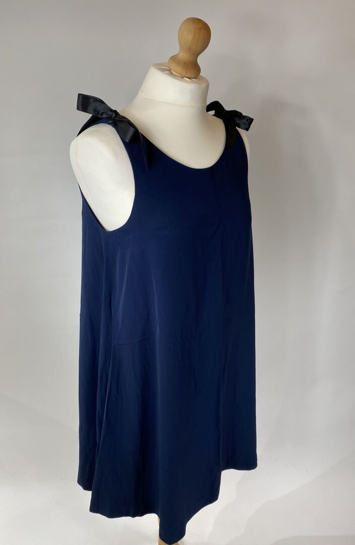 PAULE KA, ANONYME - Lot de trois robes évasées diverses comprenant : - Une robe…