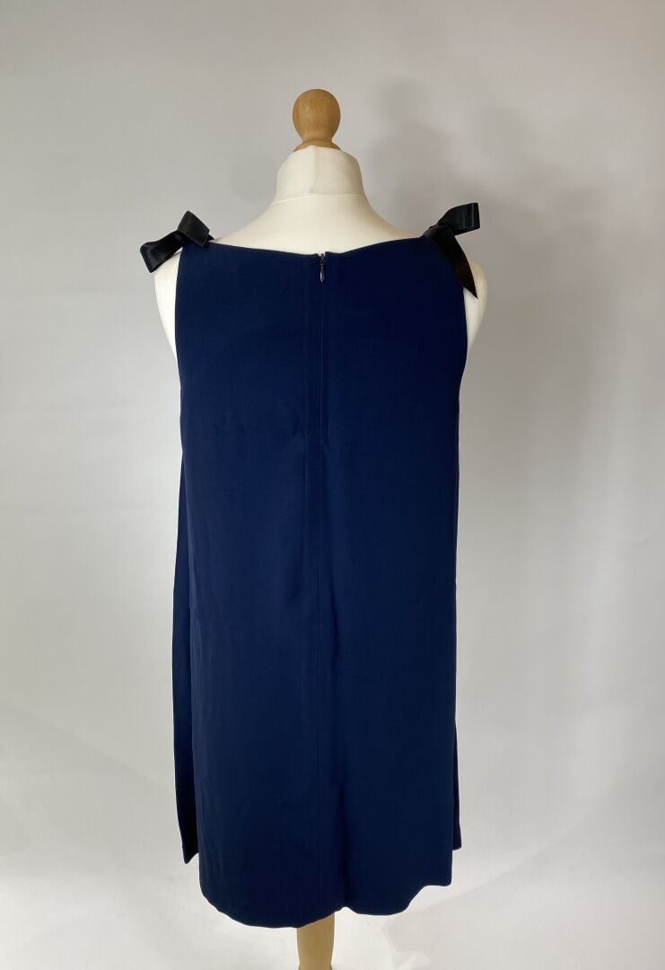 PAULE KA, ANONYME - Lot de trois robes évasées diverses comprenant : - Une robe…